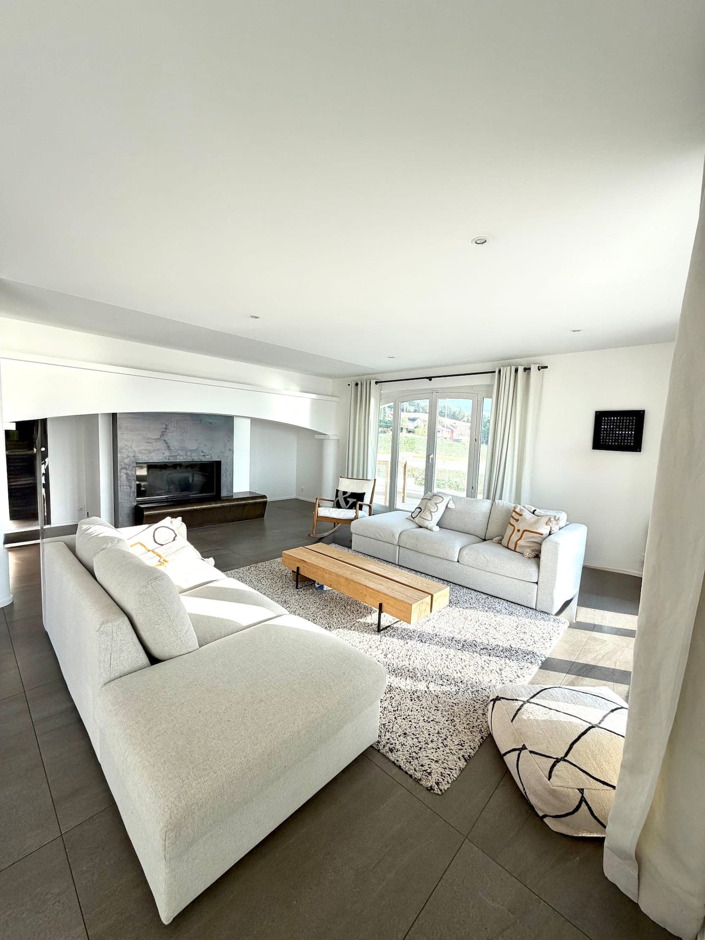 Living area, lounge and fireplace